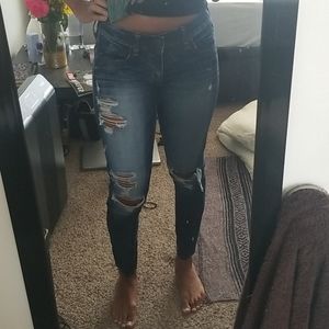 Size 6 lightly worn American Eagle jeans!